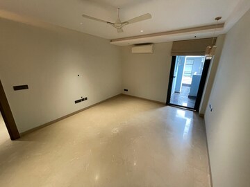 Room in 4 BHK Builder Floor at Sushant Lok I – for Sale
