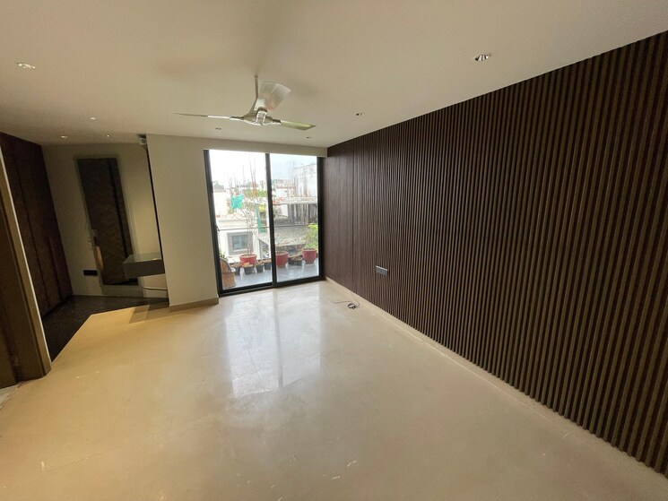 Room, sushant lok i 4 Bedroom 300 Sq.Yd. Builder Floor In Sushant Lok I Gurgaon 9074665