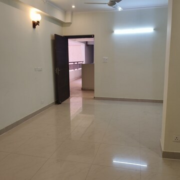 Room in 2 BHK Apartment at Mahagun Mywoods, Sector 16c Greater Noida – for Rent