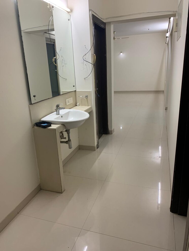 Bathroom, kasturi-apostrophe 3 Bedroom 1250 Sq.Ft. Apartment In Wakad Pune 9074737