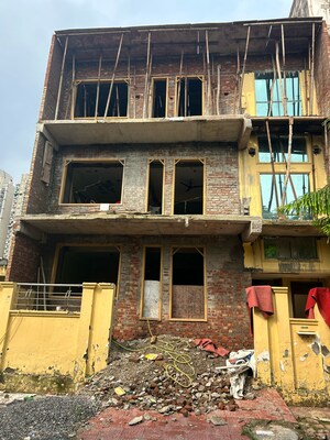 6+ BHK Independent House For Sale in Sector 105