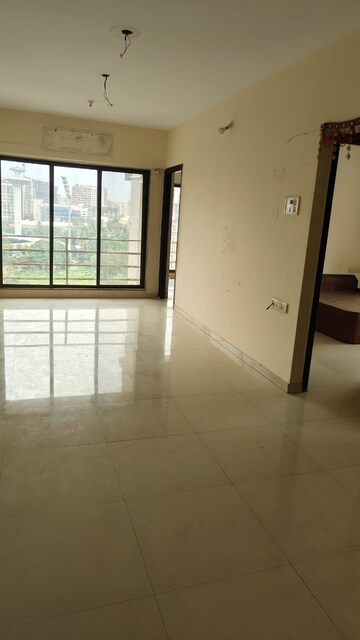 Room in 3 BHK Apartment at Tattva Mittal Cove, Andheri West – for Rent