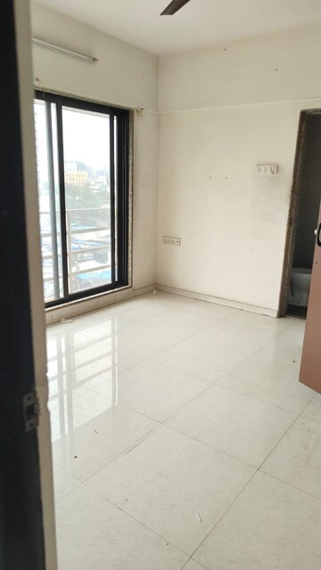 Room in 3 BHK Apartment at Tattva Mittal Cove, Andheri West – for Rent