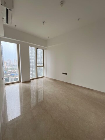Room in 2 BHK Apartment at Lodha The Park, Worli – for Rent