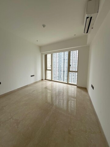 Room in 2 BHK Apartment at Lodha The Park, Worli – for Rent