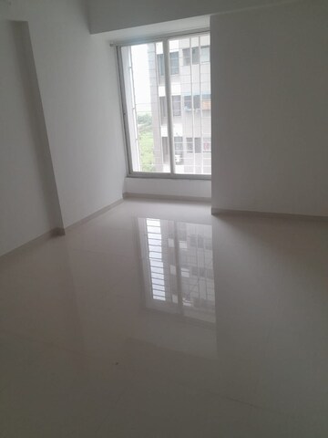 Room in 2 BHK Apartment at Pride World City Kingsbury, Charholi Budruk – for Rent