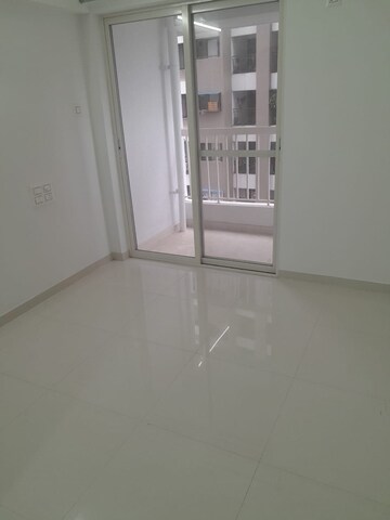 Room in 2 BHK Apartment at Pride World City Kingsbury, Charholi Budruk – for Rent