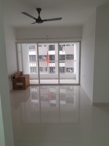 Room in 2 BHK Apartment at Pride World City Kingsbury, Charholi Budruk – for Rent