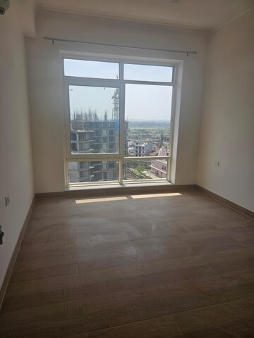 Room in 2 BHK Apartment at Jaypee Greens Pavilion Court, Sector 128 – for Sale