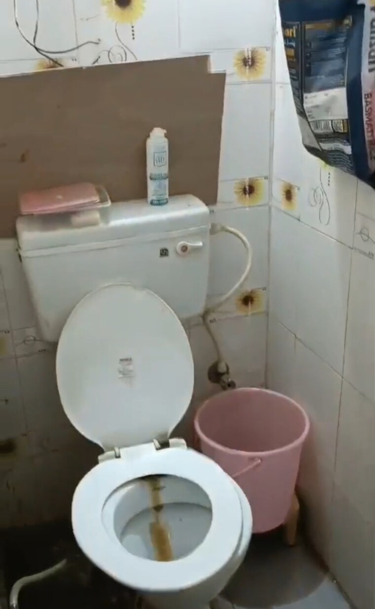 Bathroom, guru angad nagar 2 Bedroom 750 Sq.Ft. Builder Floor In Guru Angad Nagar Delhi 9074884