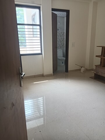 Room in 2 BHK Builder Floor at Housing Board Colony Sector 51, Sector 51 – for Rent