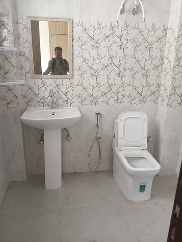 Bathroom in 2 BHK Builder Floor at Housing Board Colony Sector 51, Sector 51 – for Rent