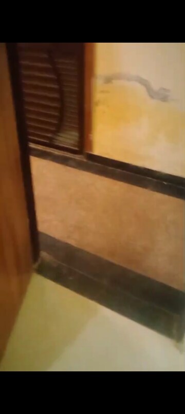 Room in 2 BHK Apartment at Krystal Homes, Sector 1 Greater Noida – for Rent