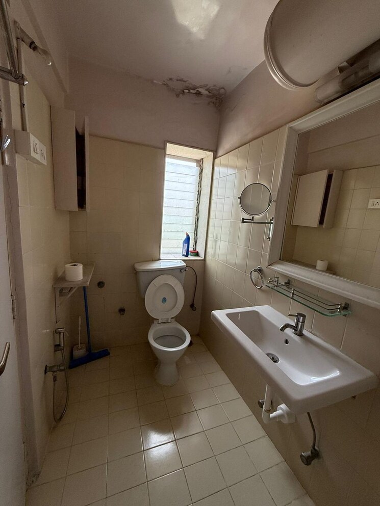 Bathroom, lodha-malabar 2 Bedroom 1000 Sq.Ft. Apartment In Malabar Hill Mumbai 9074877