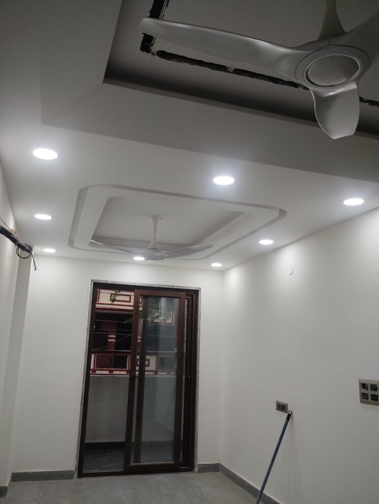 undefined, sector 19 6+ Bedroom 200 Sq.Mt. Independent House In Sector 19 Noida 9074908