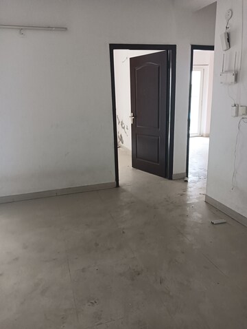Room in 3 BHK Apartment at Trident Embassy, Sector 1 Greater Noida – for Rent
