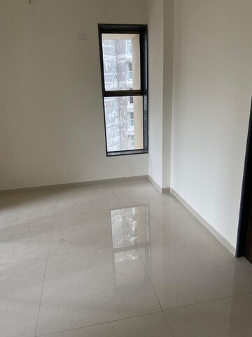 Room in 2.5 BHK Apartment at Runwal Sanctuary, Mulund West – for Sale