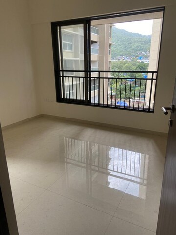 Room in 2.5 BHK Apartment at Runwal Sanctuary, Mulund West – for Sale