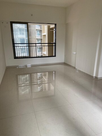 Room in 2.5 BHK Apartment at Runwal Sanctuary, Mulund West – for Sale