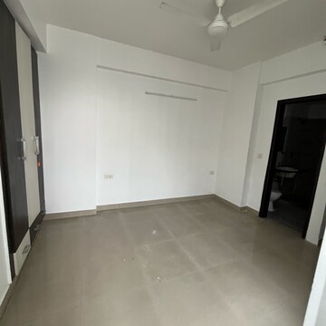 Room in 3 BHK Apartment at H R Buildcon Elite Homz, Sector 77 – for Rent