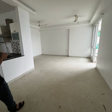 Room in 3 BHK Apartment at H R Buildcon Elite Homz, Sector 77 – for Rent