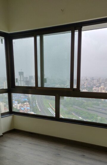 Room in 2 BHK Apartment at The Wadhwa Atmosphere, Mulund West – for Sale