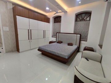 Team Area in 2 BHK Apartment at Malabar Apartments, Malabar Hill – for Rent