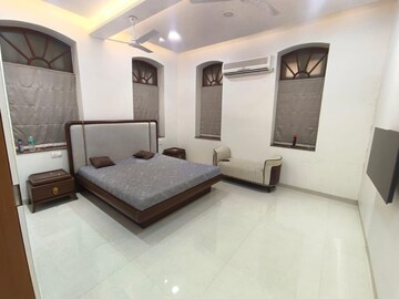 Room in 2 BHK Apartment at Malabar Apartments, Malabar Hill – for Rent