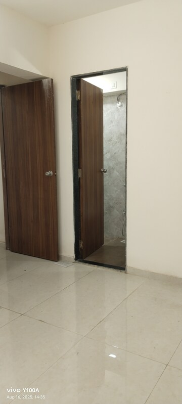 Room in 1.5 BHK Apartment at Drushti Sapphire, Ghatkopar East – for Rent