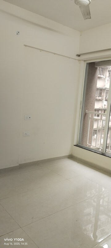 Room in 1.5 BHK Apartment at Drushti Sapphire, Ghatkopar East – for Rent