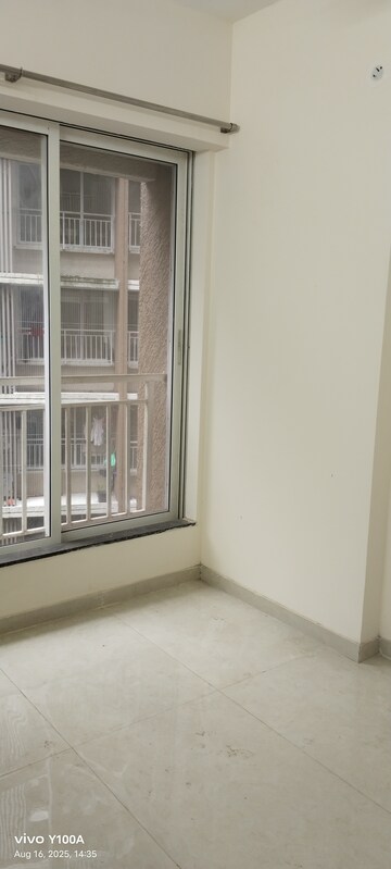 Room in 1.5 BHK Apartment at Drushti Sapphire, Ghatkopar East – for Rent