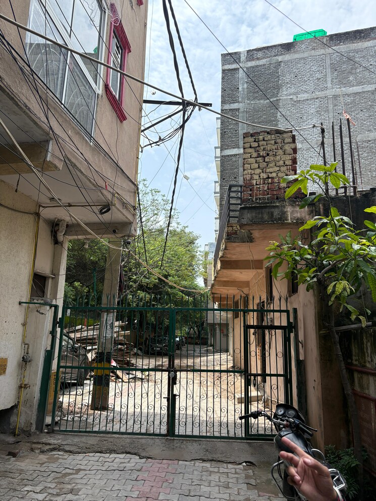 Exterior View, freedom fighters enclave 1 RK 350 Sq.Ft. Apartment In Freedom Fighters Enclave Delhi 9075014