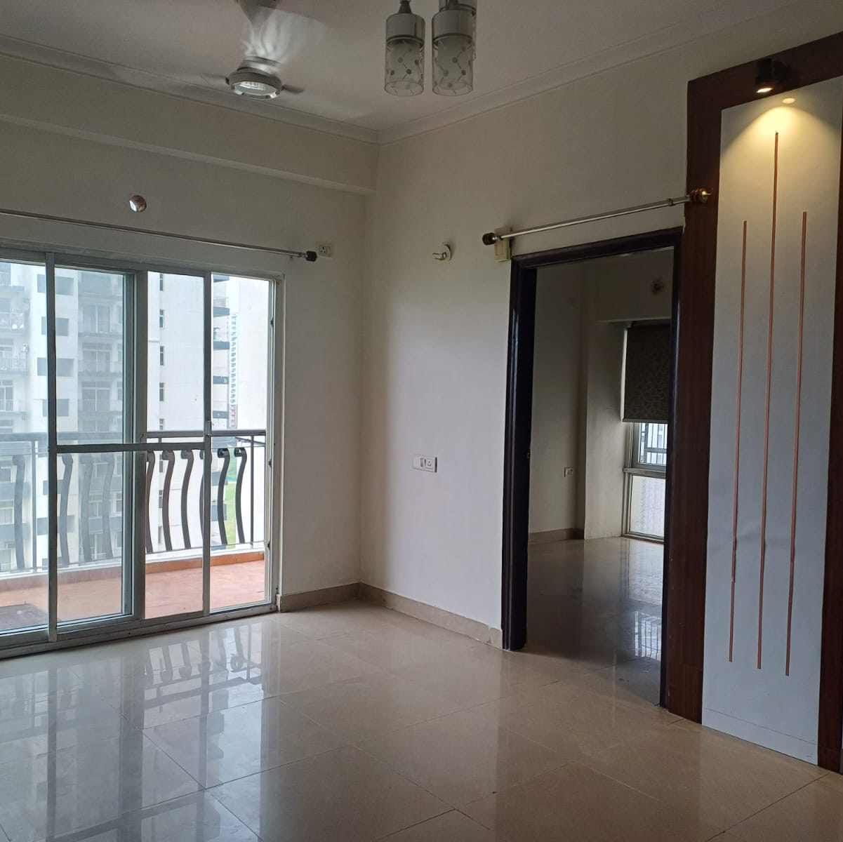 2 BHK Apartment For Rent in Nimbus The Hyde park