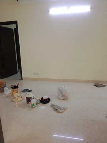 Furnished Amenities in 3 BHK Apartment at Vasant Kunj – for Rent