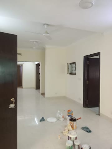 Room in 3 BHK Apartment at Vasant Kunj – for Rent