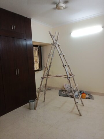Room in 3 BHK Apartment at Vasant Kunj – for Rent
