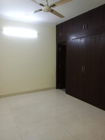 Room in 3 BHK Apartment at Vasant Kunj – for Rent