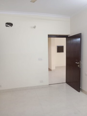 Room in 3 BHK Apartment at Vasant Kunj – for Rent