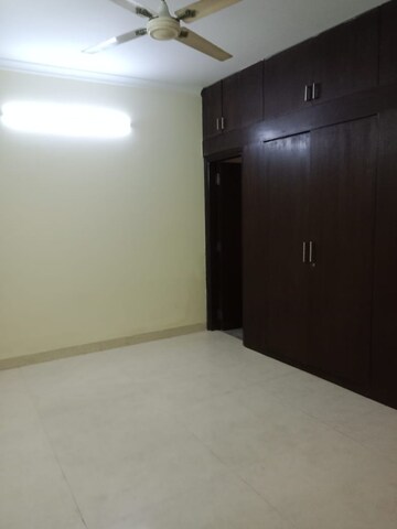 Room in 3 BHK Apartment at Vasant Kunj – for Rent
