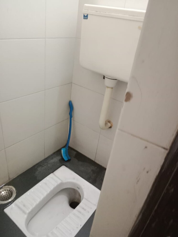 Bathroom, vasant kunj 3 Bedroom 1500 Sq.Ft. Apartment In Vasant Kunj Delhi 9075084