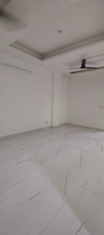 Room in 3 BHK Builder Floor at Chattarpur – for Rent
