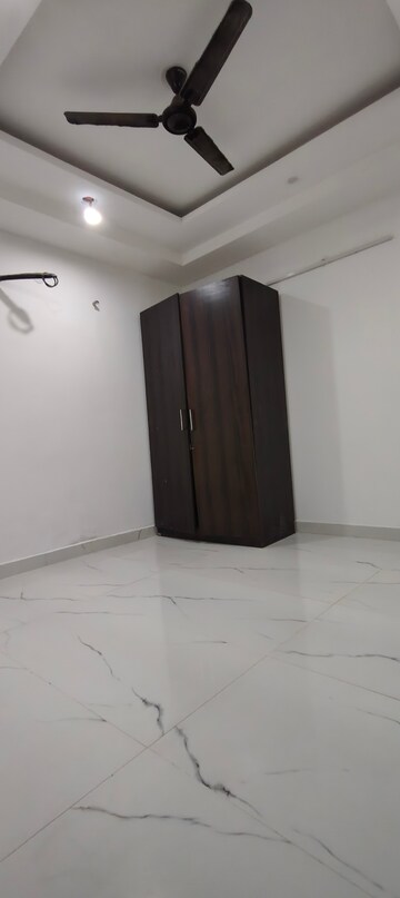 Room in 3 BHK Builder Floor at Chattarpur – for Rent