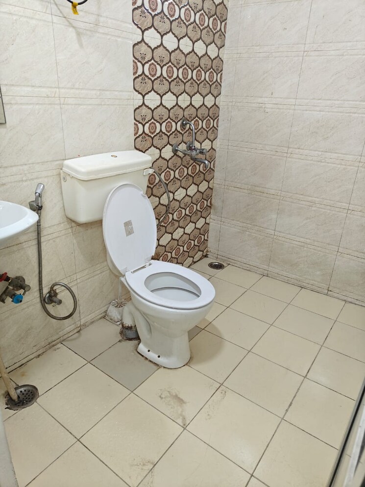 Attached Bathroom, saket 1 Bedroom 500 Sq.Ft. Apartment In Saket Delhi 9075068