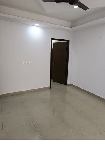 Room in 2 BHK Builder Floor at Sector 53 – for Rent