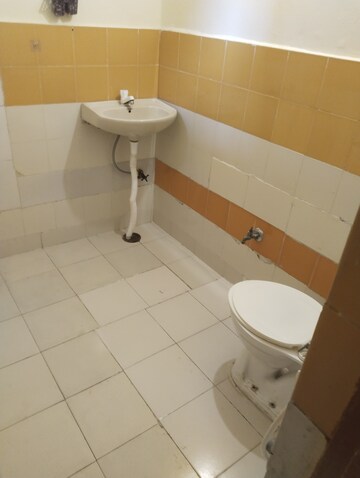 Bathroom in 1 BHK Builder Floor at Sector 52 – for Rent