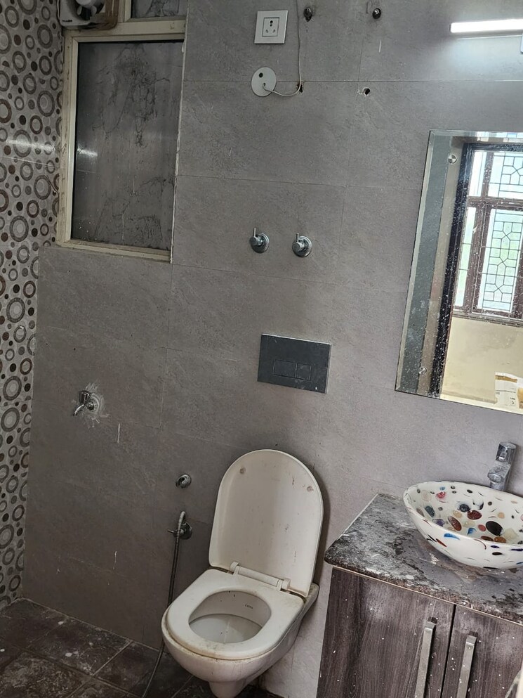 Bathroom, sector 57 2 Bedroom 240 Sq.Yd. Builder Floor In Sector 57 Gurgaon 9075096