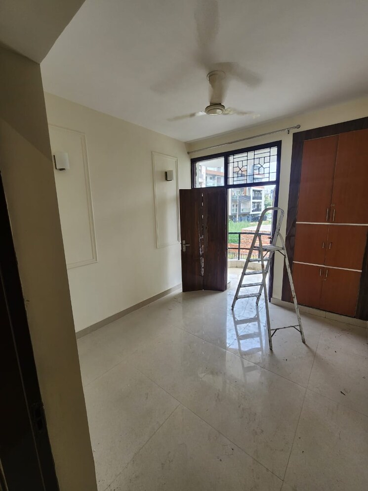 Room, sector 57 2 Bedroom 240 Sq.Yd. Builder Floor In Sector 57 Gurgaon 9075096