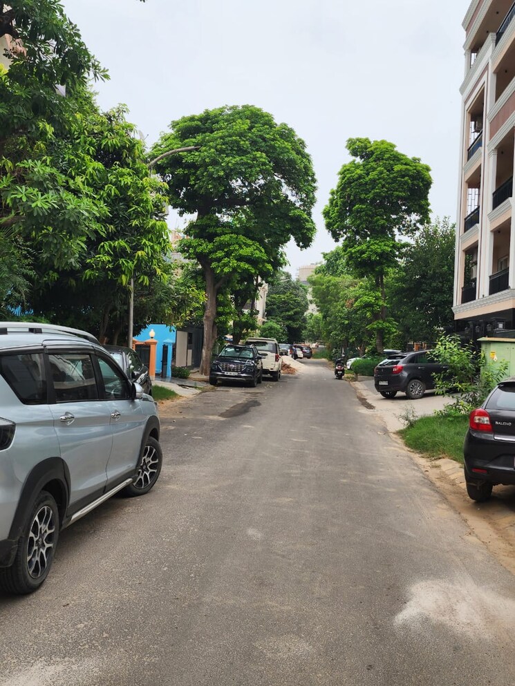  Parking, sector 57 2 Bedroom 240 Sq.Yd. Builder Floor In Sector 57 Gurgaon 9075096