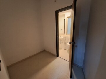 Room in 3.5 BHK Apartment at Lodha The Park, Worli – for Rent