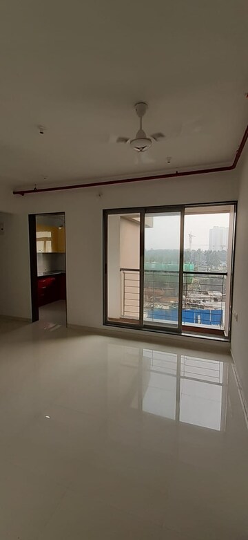 Room in 2 BHK Apartment at Runwal Eirene, Balkum Pada – for Rent